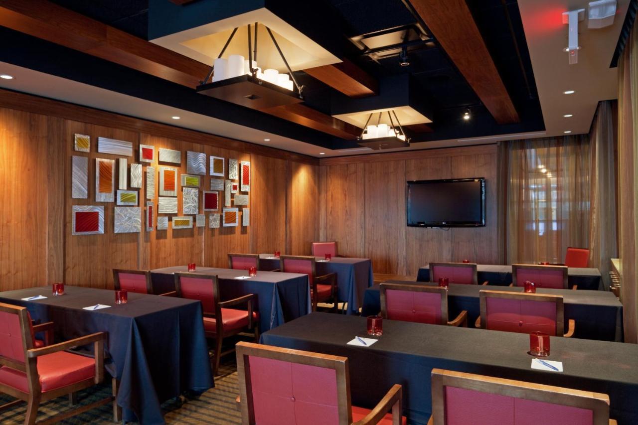 Hotel Indigo Boston - Newton Riverside Eksteriør billede