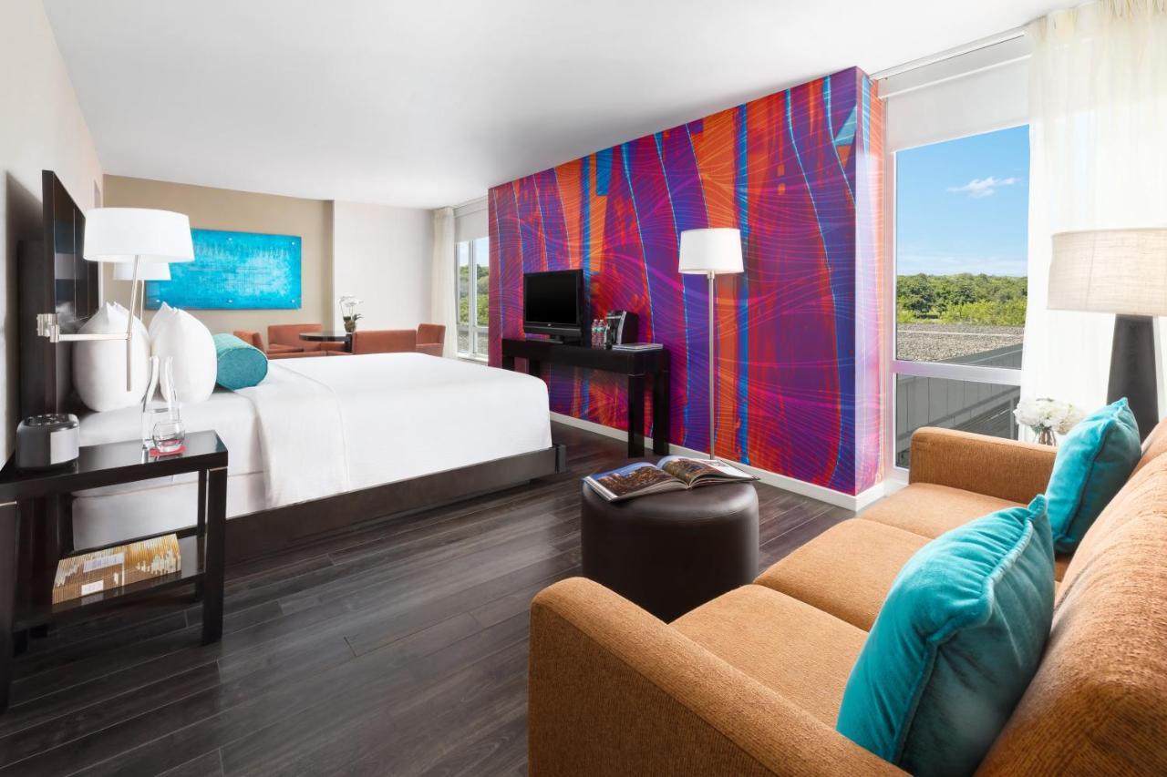 Hotel Indigo Boston - Newton Riverside Eksteriør billede